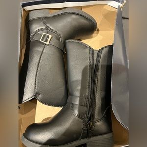 Like new! Girls knee boots size 7. Black